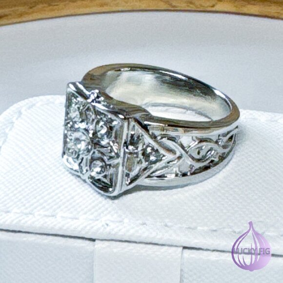 LOCKET RING WITH COMPARTMENT - - Picture 7 of 9